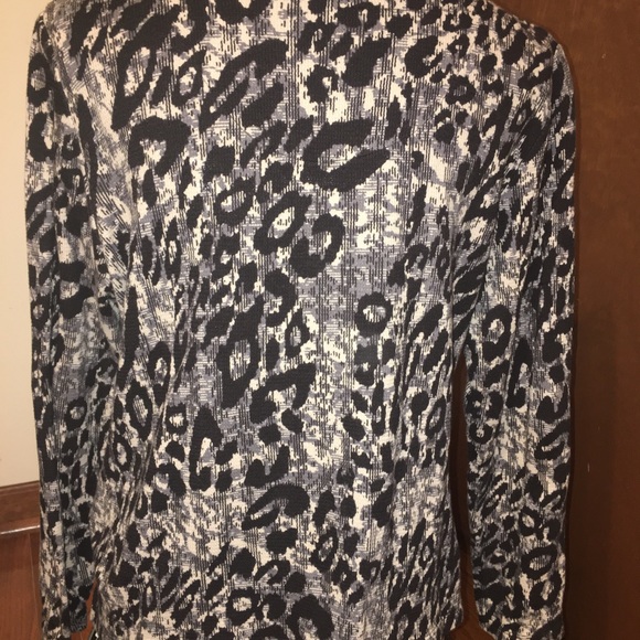 Liz Claiborne Petite Large Women’s AnimalPrint Top - Picture 5 of 7
